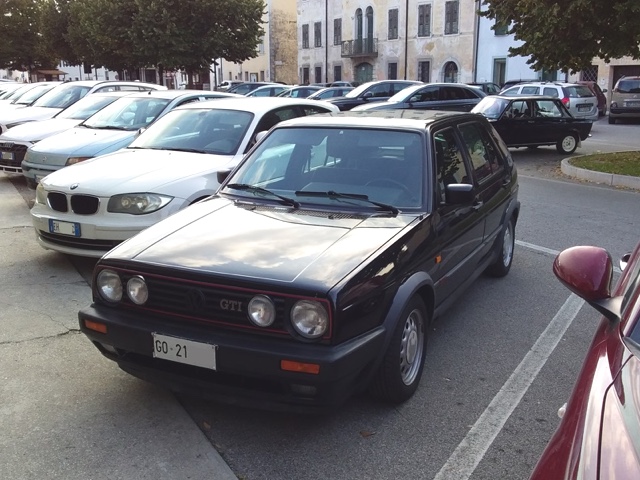 www.targhenere.net/gallery2/wp-content/uploads/2025/11/volkswagen_golf_gti_5p_1992_2.jpg