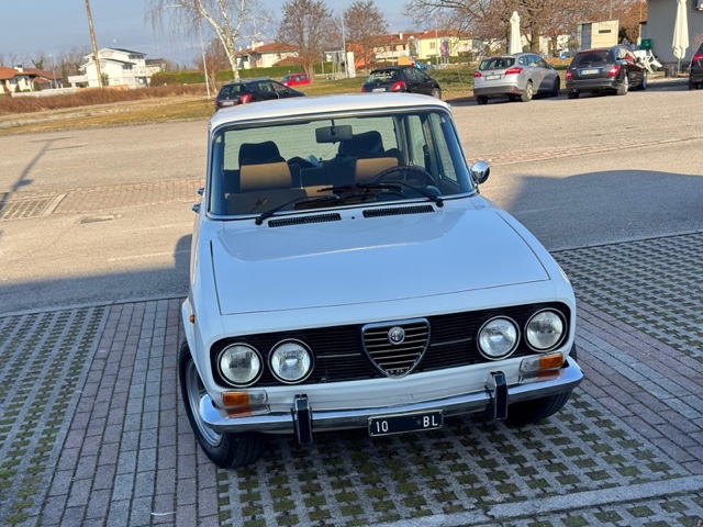 www.targhenere.net/gallery2/wp-content/uploads/2026/01/alfa_romeo_2000_nc_1976_2.jpg