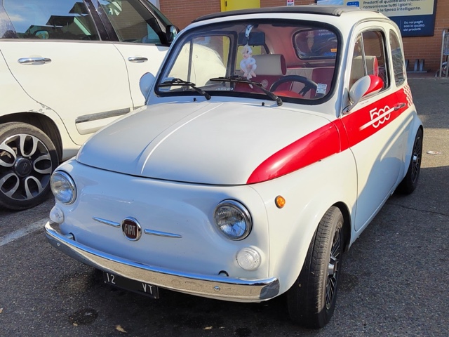 www.targhenere.net/gallery2/wp-content/uploads/2026/01/fiat_500_vt12.jpg