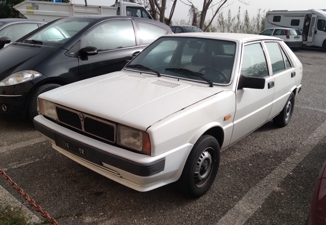 www.targhenere.net/gallery2/wp-content/uploads/2026/01/lancia_delta_1600_-_1982_2_targhemodenesi_tn3091.jpg