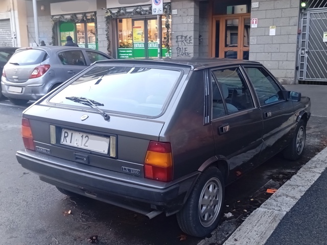 www.targhenere.net/gallery2/wp-content/uploads/2026/01/lancia_delta_lx_1300_86_strabuzov_tn68009.jpg