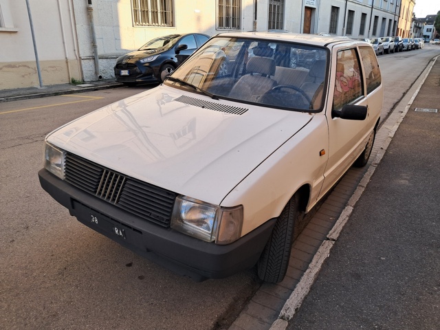 www.targhenere.net/gallery2/wp-content/uploads/2026/03/fiat_uno_fronte_oinotna_tn76648.jpg
