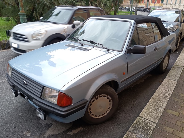 www.targhenere.net/gallery2/wp-content/uploads/2026/03/ford_escort_cabrio_mar26_front_sx_blowup_tn29682.jpg