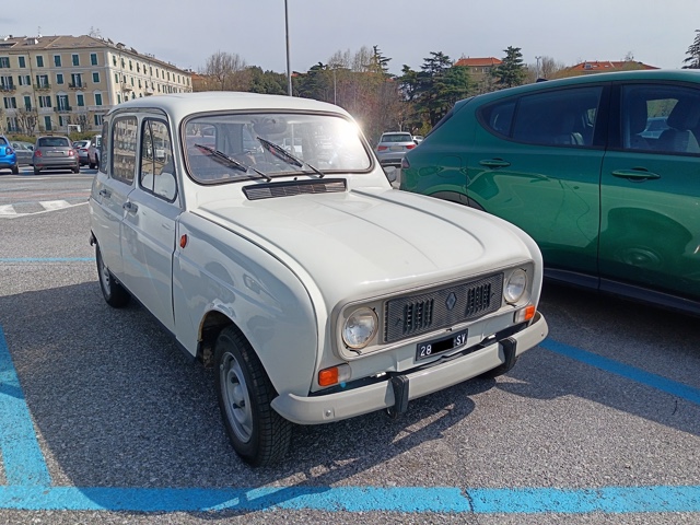 www.targhenere.net/gallery2/wp-content/uploads/2026/03/renault_4_mar_26_front.jpg