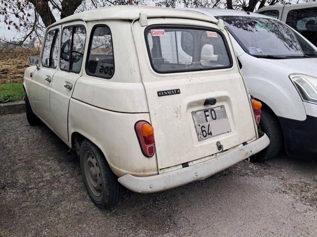 www.targhenere.net/gallery2/wp-content/uploads/2026/03/renault_r4_retro_oinotna_tn69491.jpg
