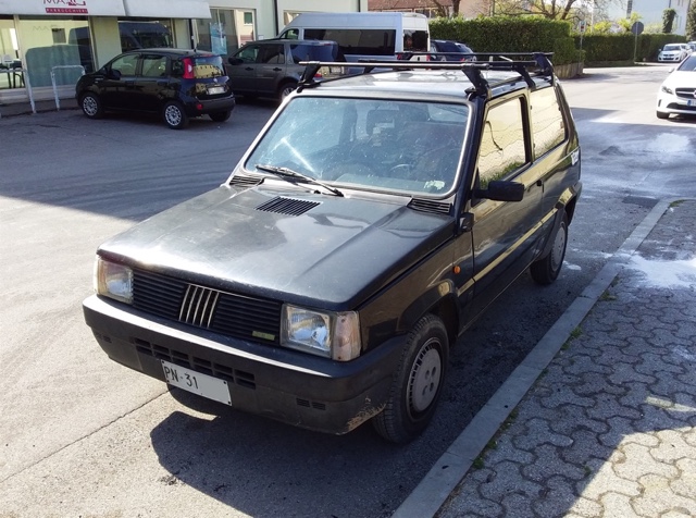 www.targhenere.net/gallery2/wp-content/uploads/2026/04/fiat_panda_900_new_dance_1991_2.jpg