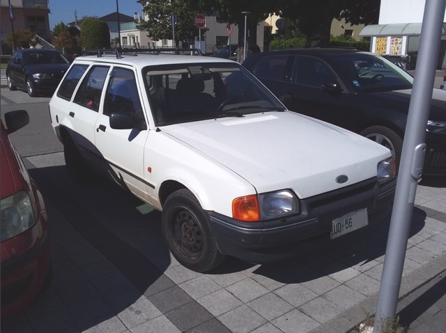www.targhenere.net/gallery2/wp-content/uploads/2026/04/ford_escort_cl_13_voyager_1987_2.jpg