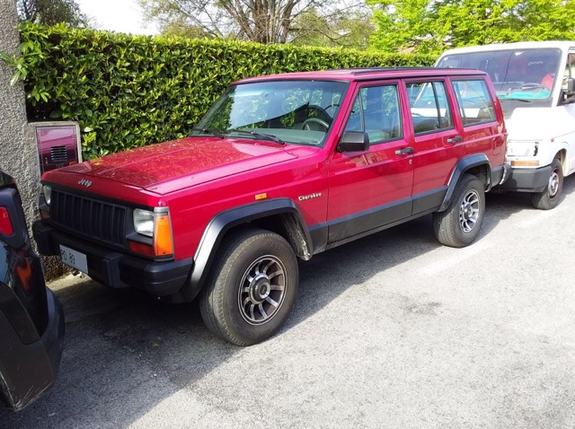 www.targhenere.net/gallery2/wp-content/uploads/2026/04/jeep_cherokee_21_turbo_diesel_1988_2.jpg