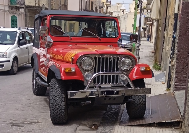www.targhenere.net/gallery2/wp-content/uploads/2026/04/jeep_cj7_anteriore.jpg