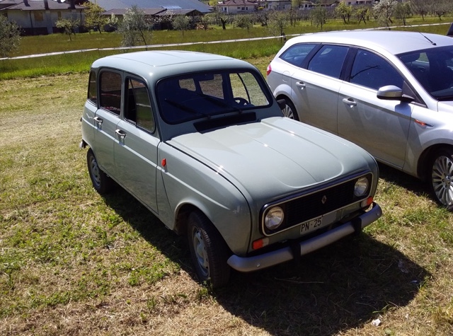 www.targhenere.net/gallery2/wp-content/uploads/2026/04/renault_4_1988_2.jpg