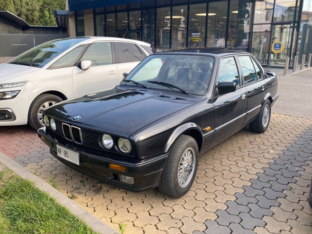 www.targhenere.net/gallery2/wp-content/uploads/2026/06/bmw_e30_316i_vr95_foto2.jpg