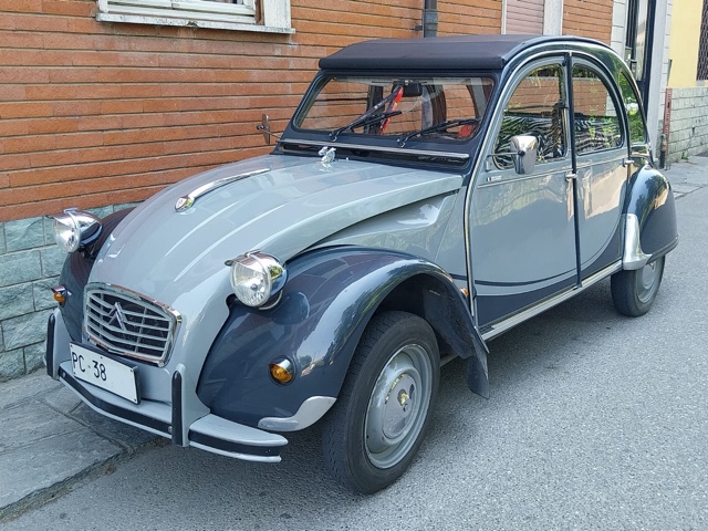 www.targhenere.net/gallery2/wp-content/uploads/2026/06/citroen2cvmarkinoant.jpg