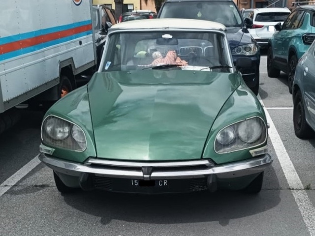 www.targhenere.net/gallery2/wp-content/uploads/2026/06/citroen_ds_mag_26_front_blowup_tn4858.jpg