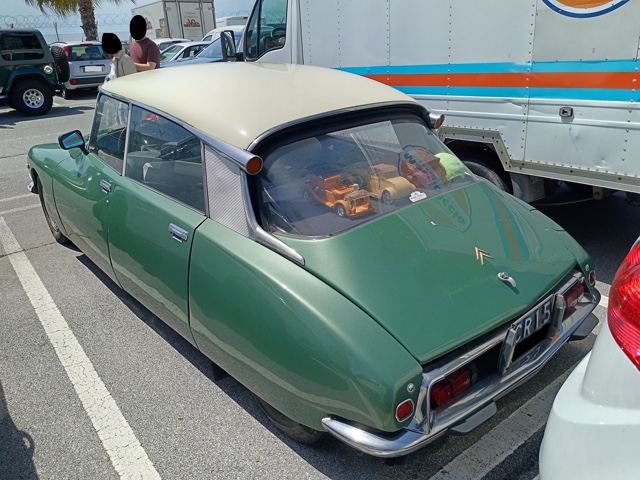 www.targhenere.net/gallery2/wp-content/uploads/2026/06/citroen_ds_mag_26_retro_blowup_tn4858.jpg