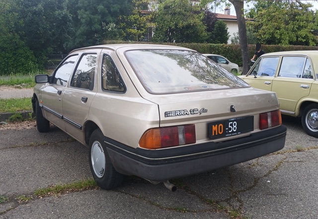 www.targhenere.net/gallery2/wp-content/uploads/2026/06/ford_sierra_16_ghia_-_1983_1_targhemodenesi_tn87806.jpg