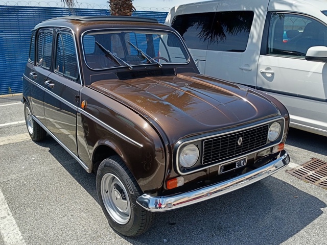 www.targhenere.net/gallery2/wp-content/uploads/2026/06/renault_4_mag26_front.jpg