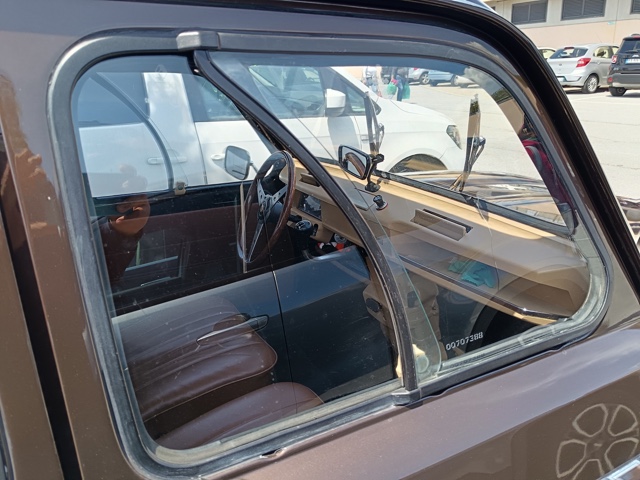 www.targhenere.net/gallery2/wp-content/uploads/2026/06/renault_4_mag26_int.jpg