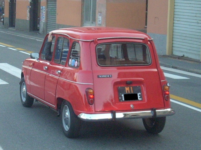 www.targhenere.net/gallery2/wp-content/uploads/2026/06/renault_4_mag26_ott11.jpg