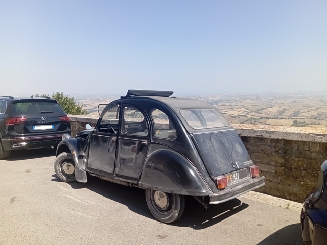 www.targhenere.net/gallery2/wp-content/uploads/2026/07/citroen_2cv6_82_strabuzov_tn28223.jpg