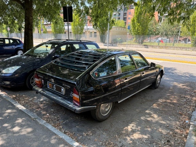 www.targhenere.net/gallery2/wp-content/uploads/2026/07/citroen_cx_20_pallas_mi5m_lato_dx.jpg
