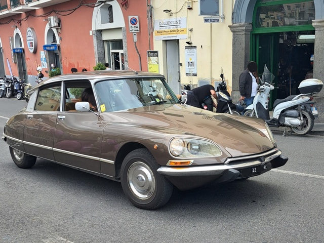 www.targhenere.net/gallery2/wp-content/uploads/2026/07/citroen_ds_2.jpg