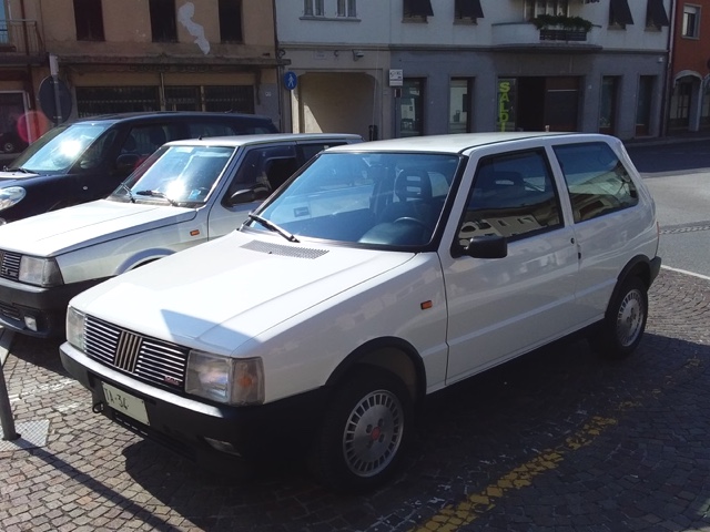 www.targhenere.net/gallery2/wp-content/uploads/2026/07/fiat_uno_turbo_ie_1985_2.jpg
