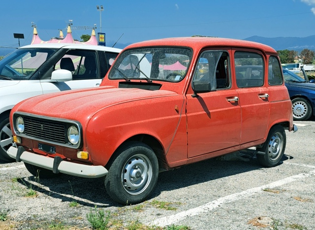 www.targhenere.net/gallery2/wp-content/uploads/2026/07/renault_4_2_1.jpg