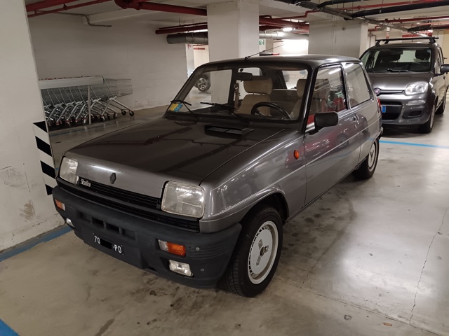 www.targhenere.net/gallery2/wp-content/uploads/2026/07/renault_5_alpine_turbo_ago26_front_blowup_tn45075.jpg
