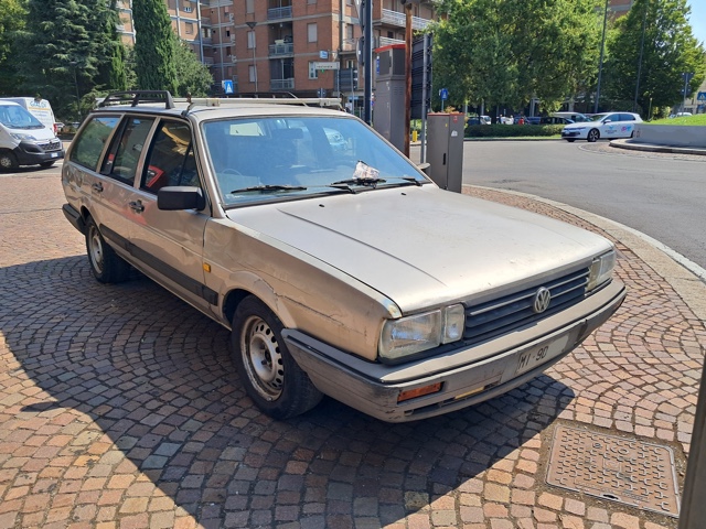 www.targhenere.net/gallery2/wp-content/uploads/2026/07/volkswagen_passat_fronte_oinotna_tn71958.jpg