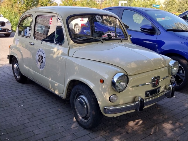 www.targhenere.net/gallery2/wp-content/uploads/2026/10/fiat600markinoant.jpg