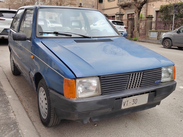 www.targhenere.net/gallery2/wp-content/uploads/2026/10/fiat_uno_vt30.jpg
