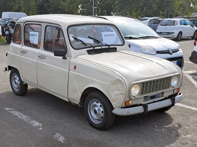 www.targhenere.net/gallery2/wp-content/uploads/2026/10/renault_4_1_1_argiuliasuper.jpg