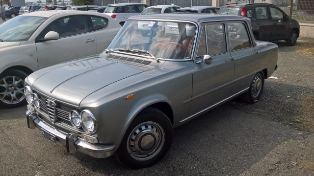 www.targhenere.net/images/001/alfa_romeo_giulia_super_16_1971_1_640x360_zpscpxfj0my.jpg