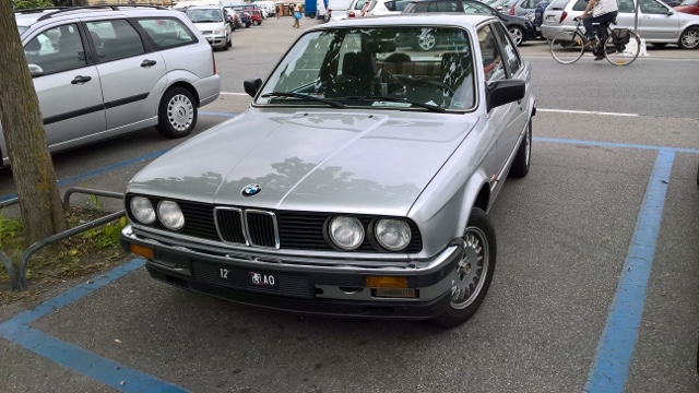 www.targhenere.net/images/001/bmw_320_i_1983_640x360_1_zpsf1ib425g.jpg
