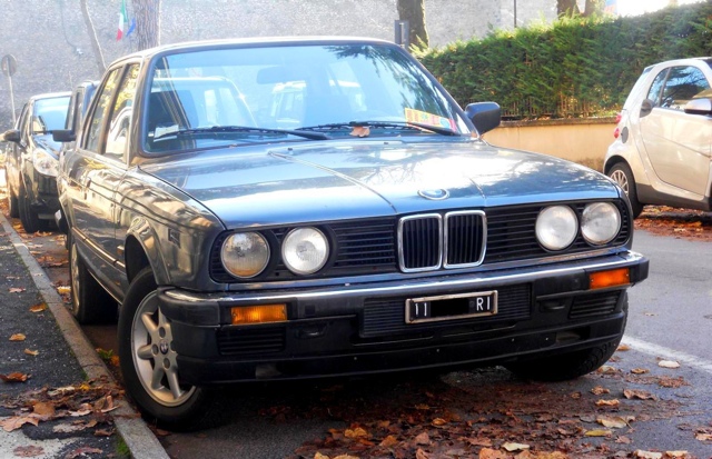 www.targhenere.net/images/001/copia_di_bmw_serie_3_85_ant_2_zps29f8b30b.jpg