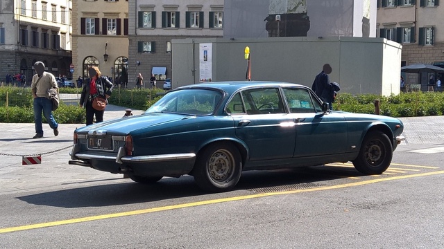 www.targhenere.net/images/001/jaguar_xj_42_del_5-7-78_01_guerfranc76_tn18012_zps2pb0w7fk.jpg