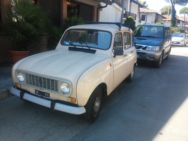 www.targhenere.net/images/001/renault_4_-_fe_36_-_fronte_zpscpzhe4og.jpg