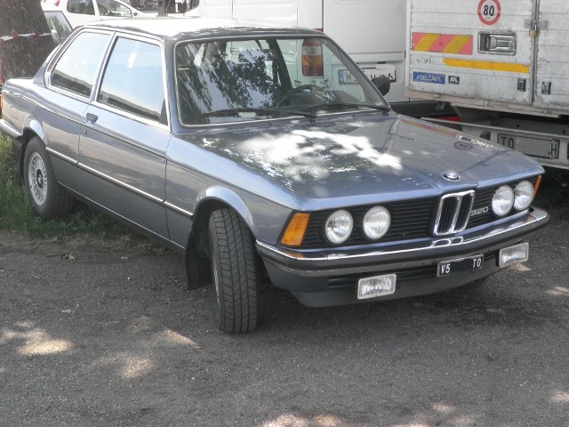 www.targhenere.net/images/002/bmw_320_1980_2_zps8g2yt2sl.jpg