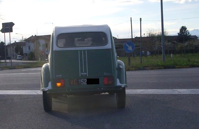 www.targhenere.net/images/002/citroen_2cv_6_1975_zpsns9cylsc.jpg