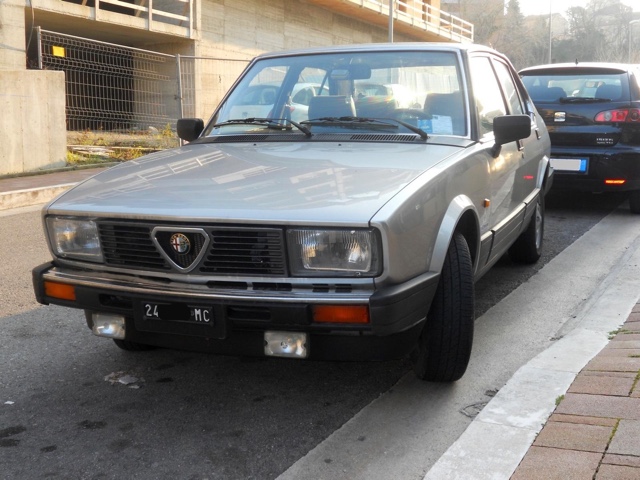 www.targhenere.net/images/002/copia_di_alfa_romeo_alfetta_84_ant_zpsmrtj5ehy.jpg