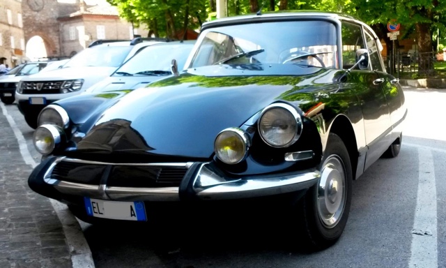 www.targhenere.net/images/002/copia_di_citroen_ds21_nc_targhe2012_ant_zpsljhpdt1f.jpg