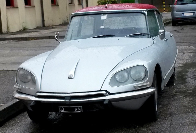 www.targhenere.net/images/002/copia_di_citroen_ds_70_ant_zpsjddslit5.jpg