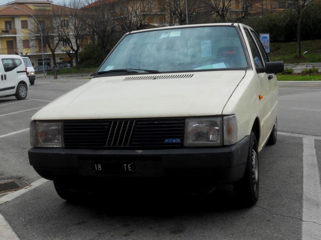 www.targhenere.net/images/002/copia_di_fiat_uno_84_ant_ap_tn15380_zpsb6jiezff.jpg