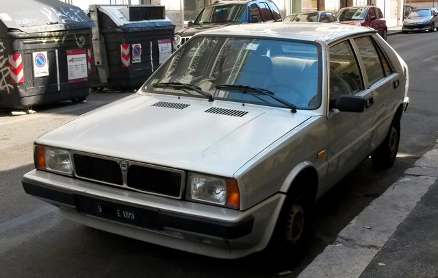 www.targhenere.net/images/002/copia_di_lancia_delta_83_ant_ap_tn10449_zpszepnwbxx.jpg