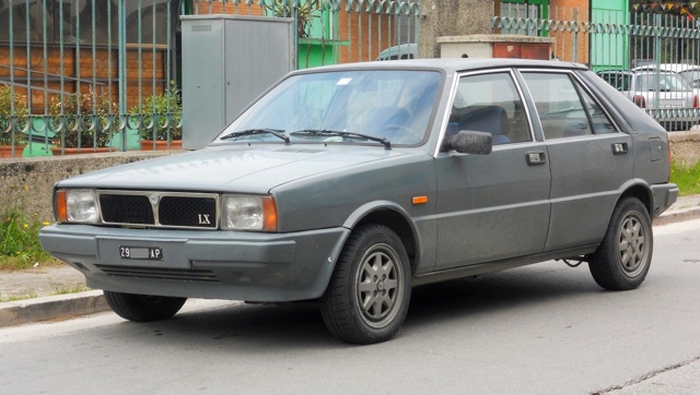 www.targhenere.net/images/002/copia_di_lancia_delta_84_ant_ap_tn13525_zpssv4obtlz.jpg
