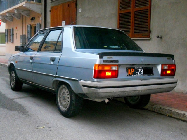 www.targhenere.net/images/002/copia_di_renault_r9_84_post_ap_tn13407_zps548deaaa.jpg
