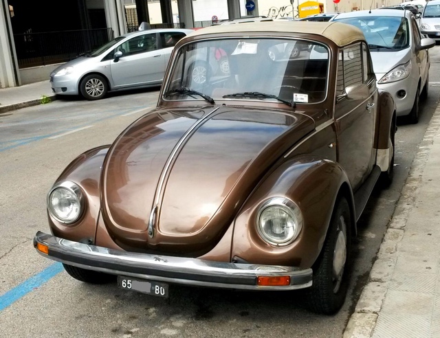 www.targhenere.net/images/002/copia_di_vw_maggiolone_cabrio_76_ant_zpsygepzbd0.jpg