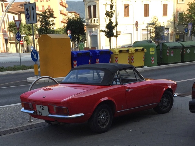 www.targhenere.net/images/002/fiat_124_spider_05_tn24433_zpsyjyatc6b.jpg