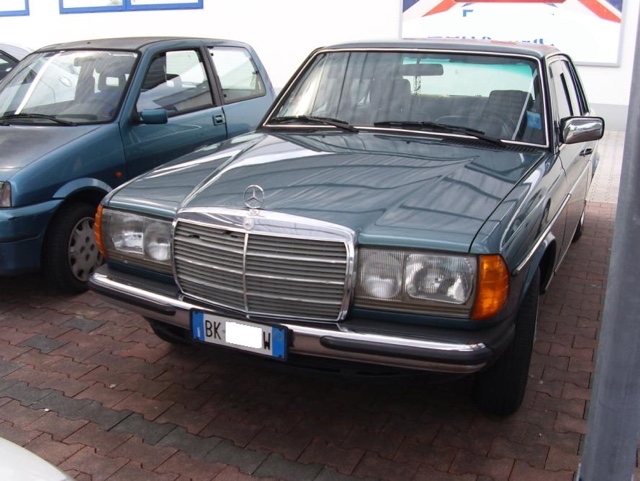 www.targhenere.net/images/002/mercedes_benz_300_d_1983_3_deltago_tn18812_zpsqmf0euu8.jpg