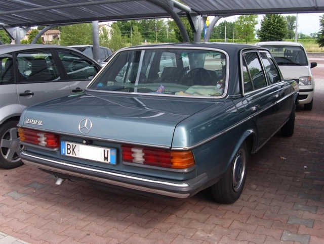 www.targhenere.net/images/002/mercedes_benz_300_d_1983_deltago_tn18812_zpsigodiokd.jpg